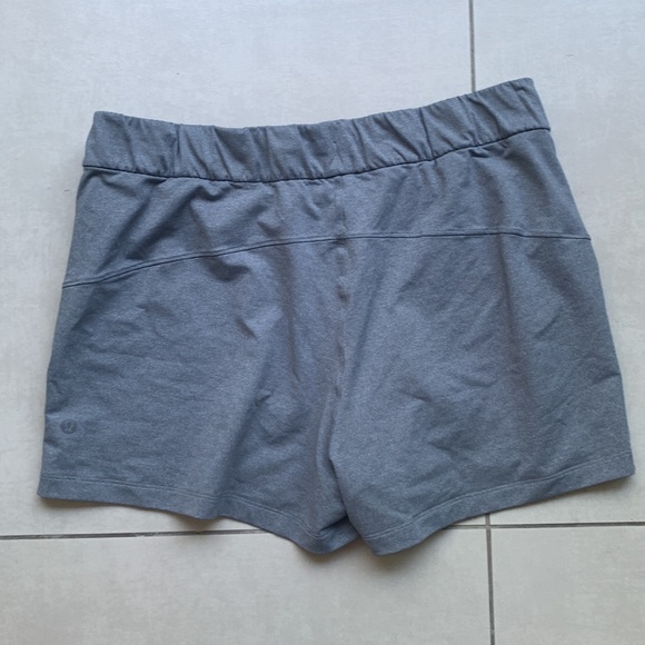 Lululemon On The Fly Short 10 - Picture 9 of 10